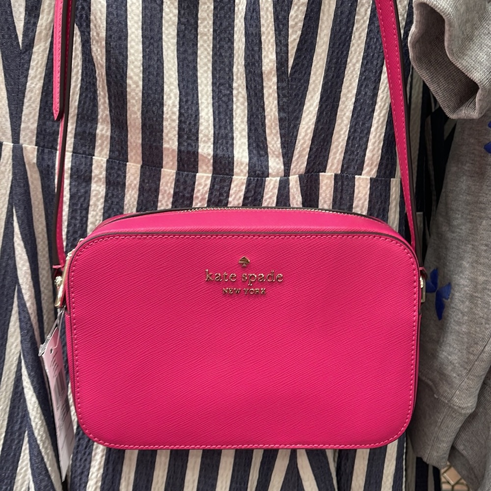 Kate Spade Staci Women’s Crossbody Mini Camera Bag
Color: Deep Hibiscus
NWT - Picture 13 of 16